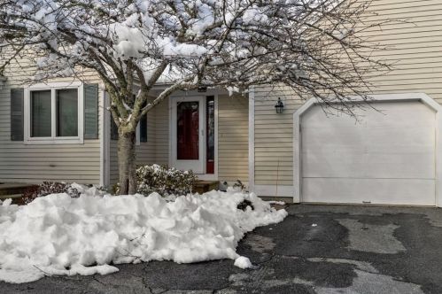 3 Par Three Ct, Mashpee, MA 02649-2873