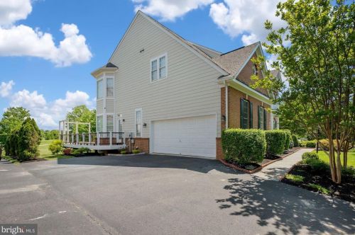 19372 Ml Dm Pl, Leesburg VA 20176-1637 exterior