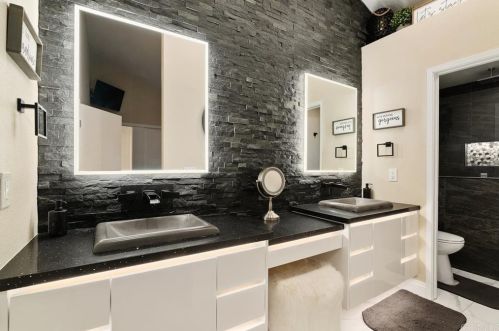 5394 Bloch St, San Diego CA 92122-4015 exterior