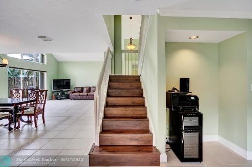 2489 191 Ave, Hollywood FL  33029-4610 exterior