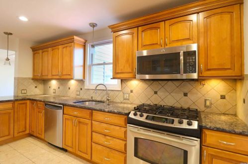 32 Maryland St, Huntington Station NY 11746-6945 exterior