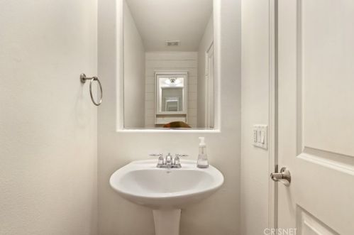 28421 Mirabelle Ln, Santa Clarita CA  91350-3240 exterior