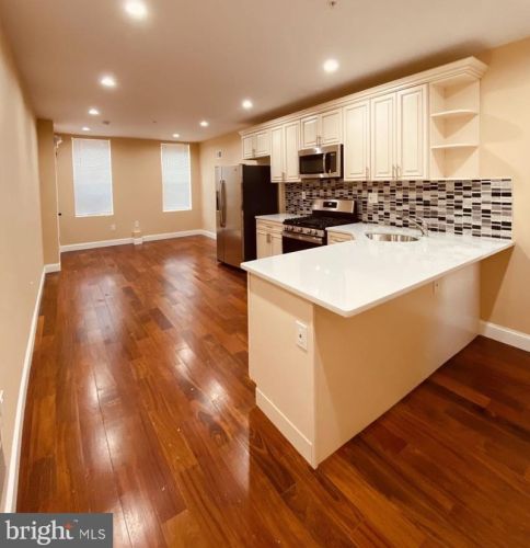 755 16th St, Philadelphia PA  19130-2923 exterior