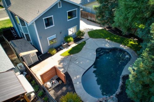 9262 Mapleview Way, Elk Grove CA  95758-5007 exterior