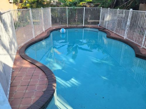 10 44th St, Hialeah FL  33013-1816 exterior