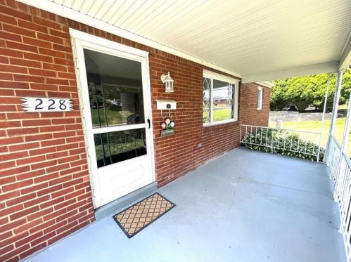 228 Calvert St, Bridgeville, PA 15017-1916