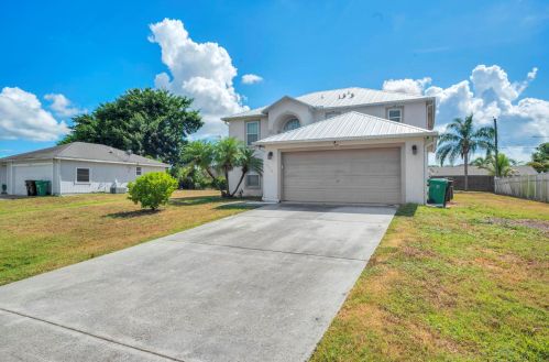 2141 Wald St, Fort Pierce, FL 34984-4735