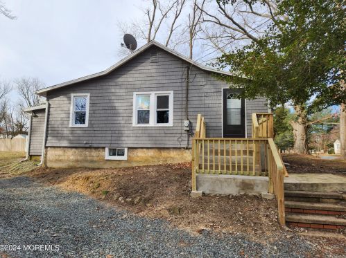35 Strickland Rd, East Freehold NJ  07728-8513 exterior