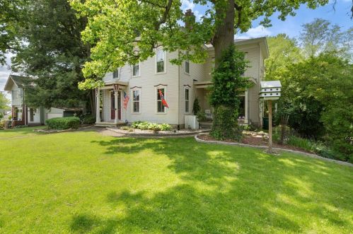 2261 Dresden Rd, Zanesville, OH 43701-2183
