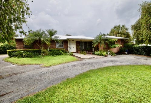 632 9 St, Belle Glade FL  33430-4121 exterior