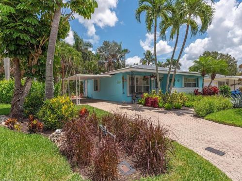 1711 Smugglers Cv, Naples, FL 34112-0537