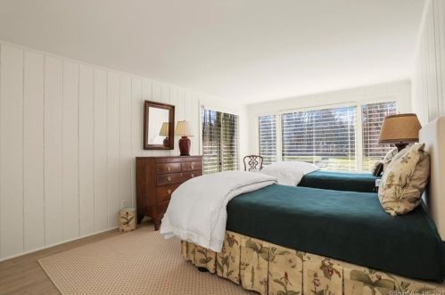 200 Mill Rd, New Canaan CT  06840-4310 exterior