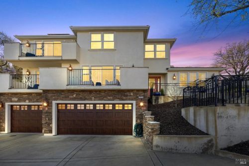 2054 Zinfandel Ct, Vacaville CA  95688-2829 exterior
