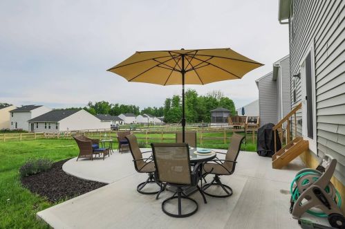 145 Wooded Ridge Dr, Amelia OH  45102 exterior