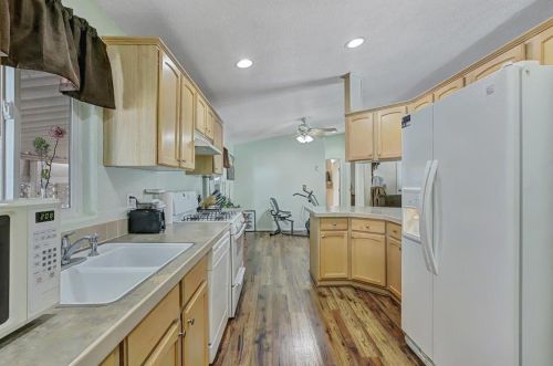 10 Wendy Cir, Grass Valley CA  95945-7037 exterior