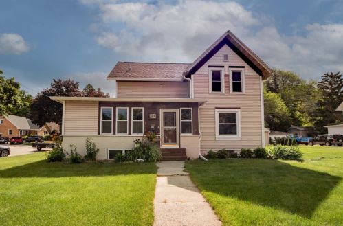 109 Clason St, Horicon, WI 53032-1208