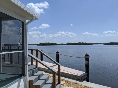 64 Emily Ln, Fort Myers Beach, FL 33931-2933