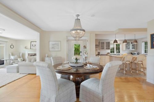 64 Elm St, Groton CT 06340-5616 exterior