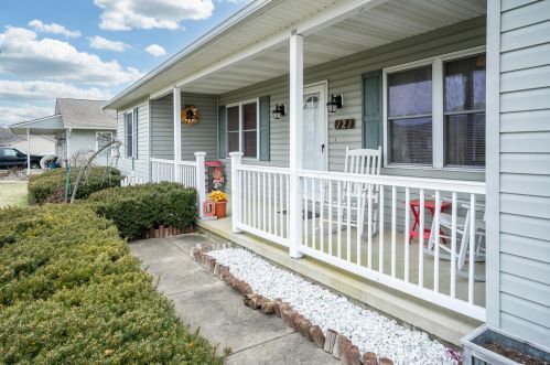 121 Mcdowell St, Bloomingburg, OH 43106-9624