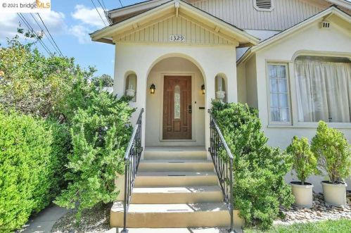 1329 Pine St, West Pittsburg, CA 94565-2749
