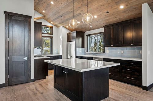 10672 Mougle Ln, Truckee, CA 96161-6102