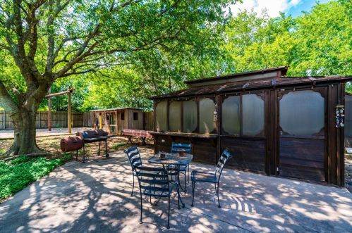 1511 Walnut Grv Rd, Midlothian TX  76065-4749 exterior