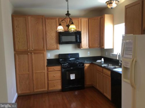 2566 Miranda Ct, Woodbridge VA  22191-5175 exterior