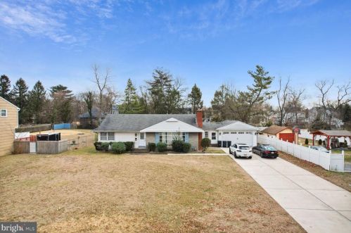 7442 Walnut Ave, Camden, NJ 08109-3077