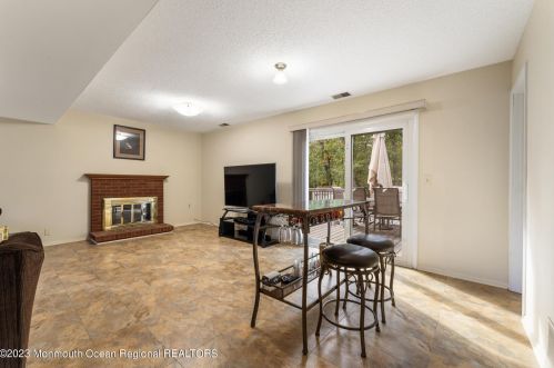 922 Morris Ave, Lakewood NJ  08701-5521 exterior