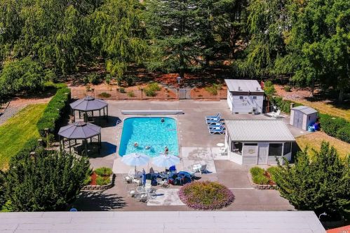 41 Westgate Cir, Santa Rosa CA  95401-9013 exterior