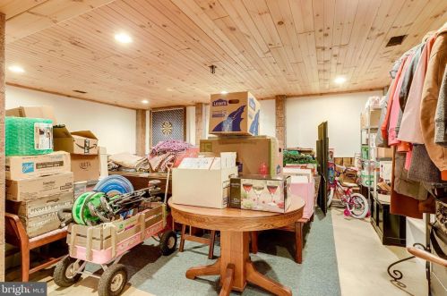 3714 Mountain Rd, Haymarket VA  20169-1739 exterior