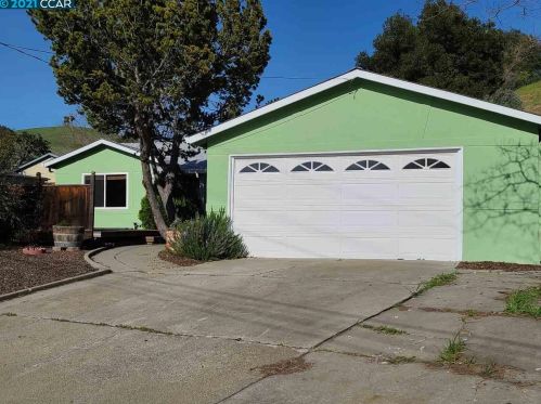 2480 Moore Ct, Pinole, CA 94564-1047