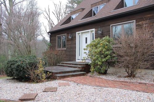 31 Rocco Rd, Manchester, CT 06043-7754