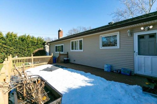 46 Eastover Dr, Elwood NY  11731-4331 exterior