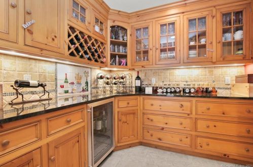 25 Lukes Wood Rd, New Canaan, CT 06840-2202