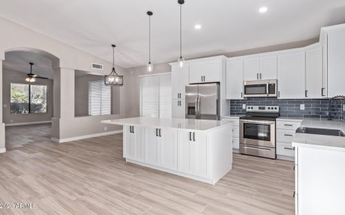 1722 Gilmore Cir, Mesa AZ 85206-3855 exterior