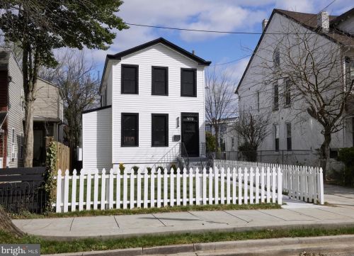 919 Hamilton St, Washington, DC 20011-3927