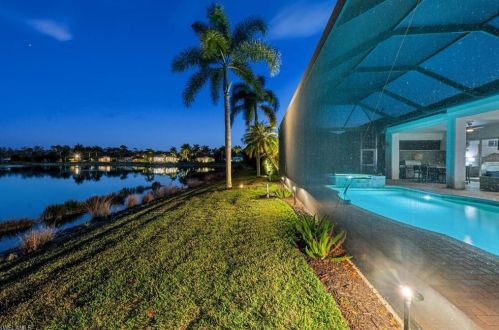 5059 Cerromar Dr, Naples FL  34112-7922 exterior