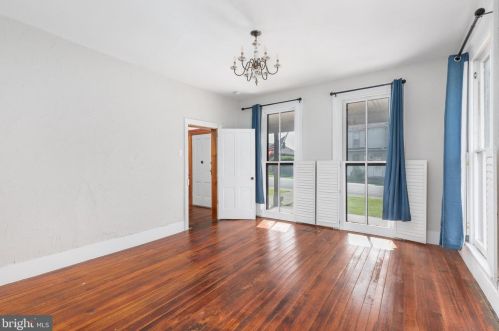 284 Massanutten St, Strasburg VA  22657-2301 exterior