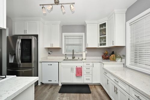 6654 Turnergrove Dr, Lakewood CA  90713-2752 exterior