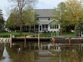 435 Sunset Ln, Winneconne, WI 54986-9604