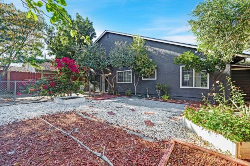 61 Kenneth Ct, West Pittsburg CA  94565-1545 exterior