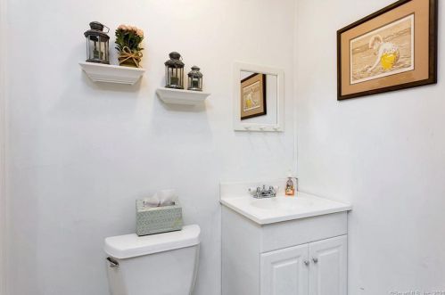 16 Vollmer Ave, Norwalk CT  06851-4132 exterior