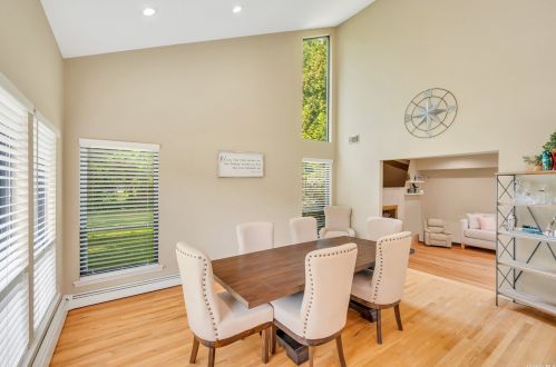 3 Hyanis Ct, Mount Sinai NY  11766-1809 exterior