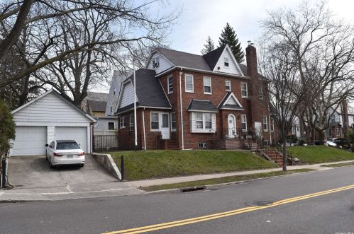 84-43 150th St, Jamaica, NY 11435-1233