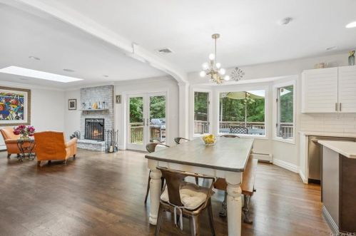 2 Old Farm Ct, West Nyack NY  10994-1210 exterior