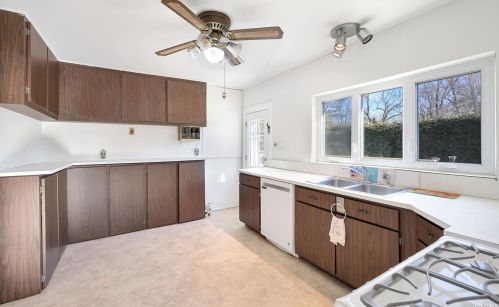 9 White Pine Ln, Northport NY  11768-3453 exterior