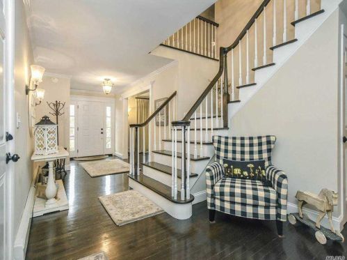 2 Rose Ln, Matinecock, NY 11560-2300