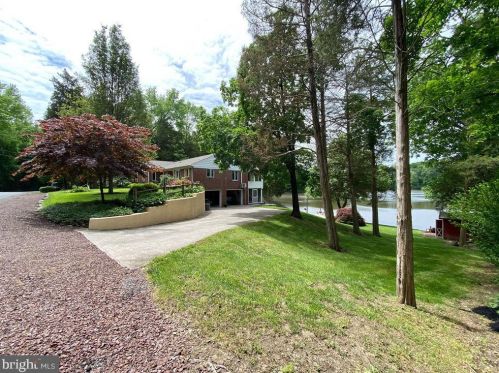 61 Lakeview Dr, Pilesgrove NJ 08098-2081 exterior