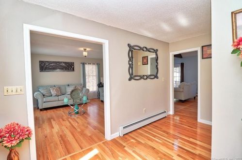 19 Tania Dr, Manchester CT  06040-6824 exterior